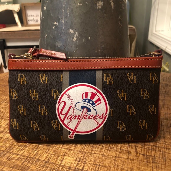 Dooney & Bourke Pouchette