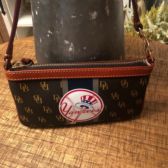 Dooney & Bourke Pouchette